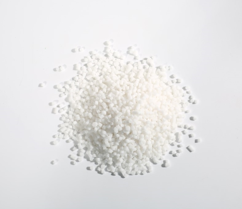 In che modo i produttori di TPE mantengono costante il colore delle materie prime TPE?