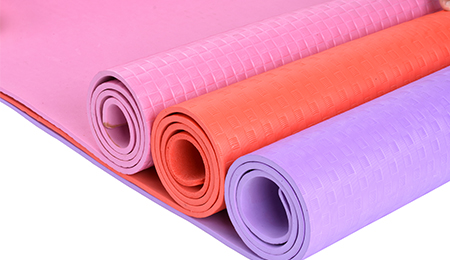 Perché i tappetini da yoga in TPE stanno guadagnando popolarità? Una ripartizione dei loro vantaggi | Produttore leader di TPE